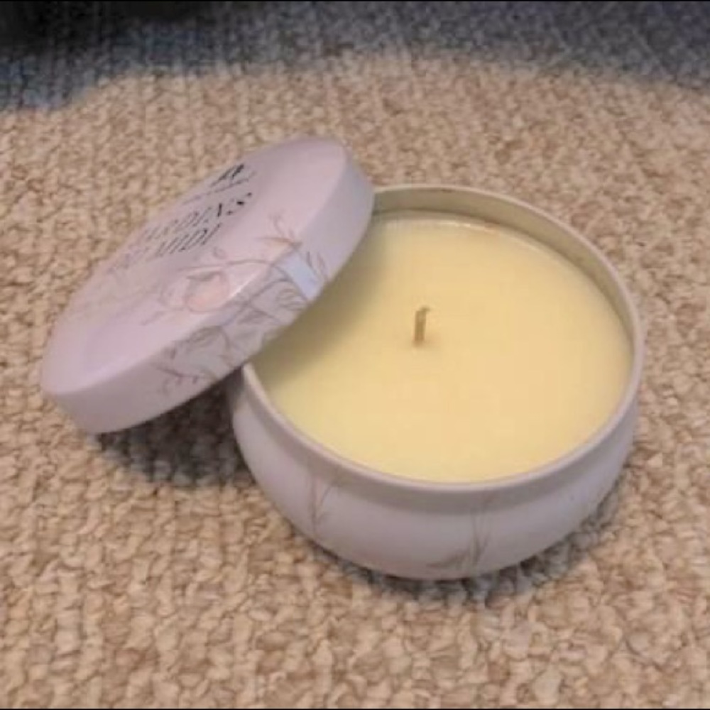 Floral scented candle